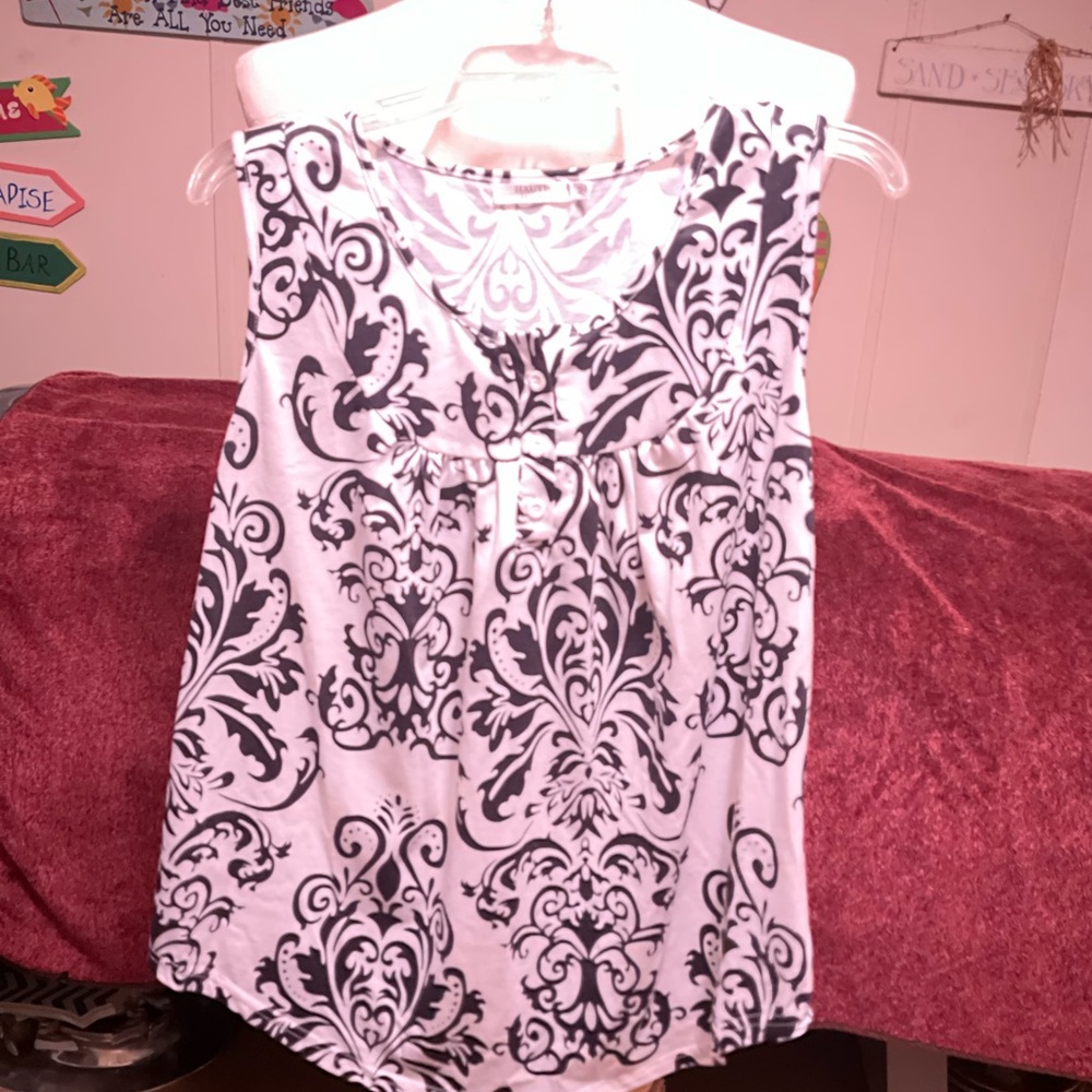 Haute size medium sleeveless top